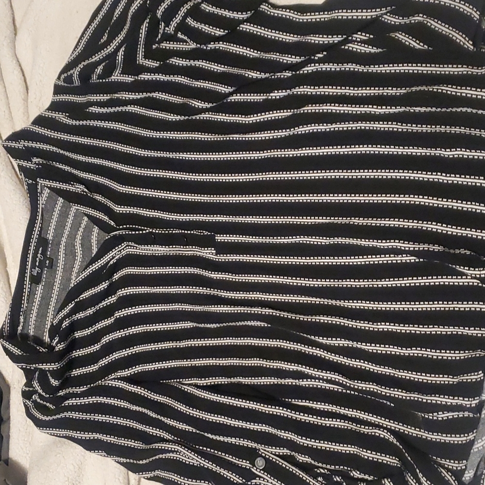 🔴Lily Morgan b&w vertical  pinstriped shirt from 2020